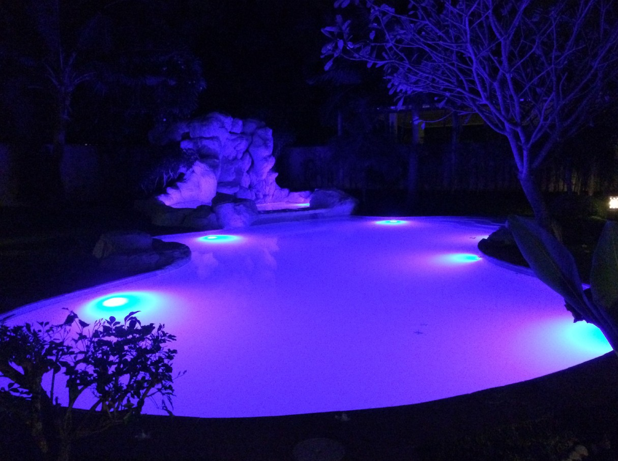 泳池LED灯珠选白光、还是RGB？